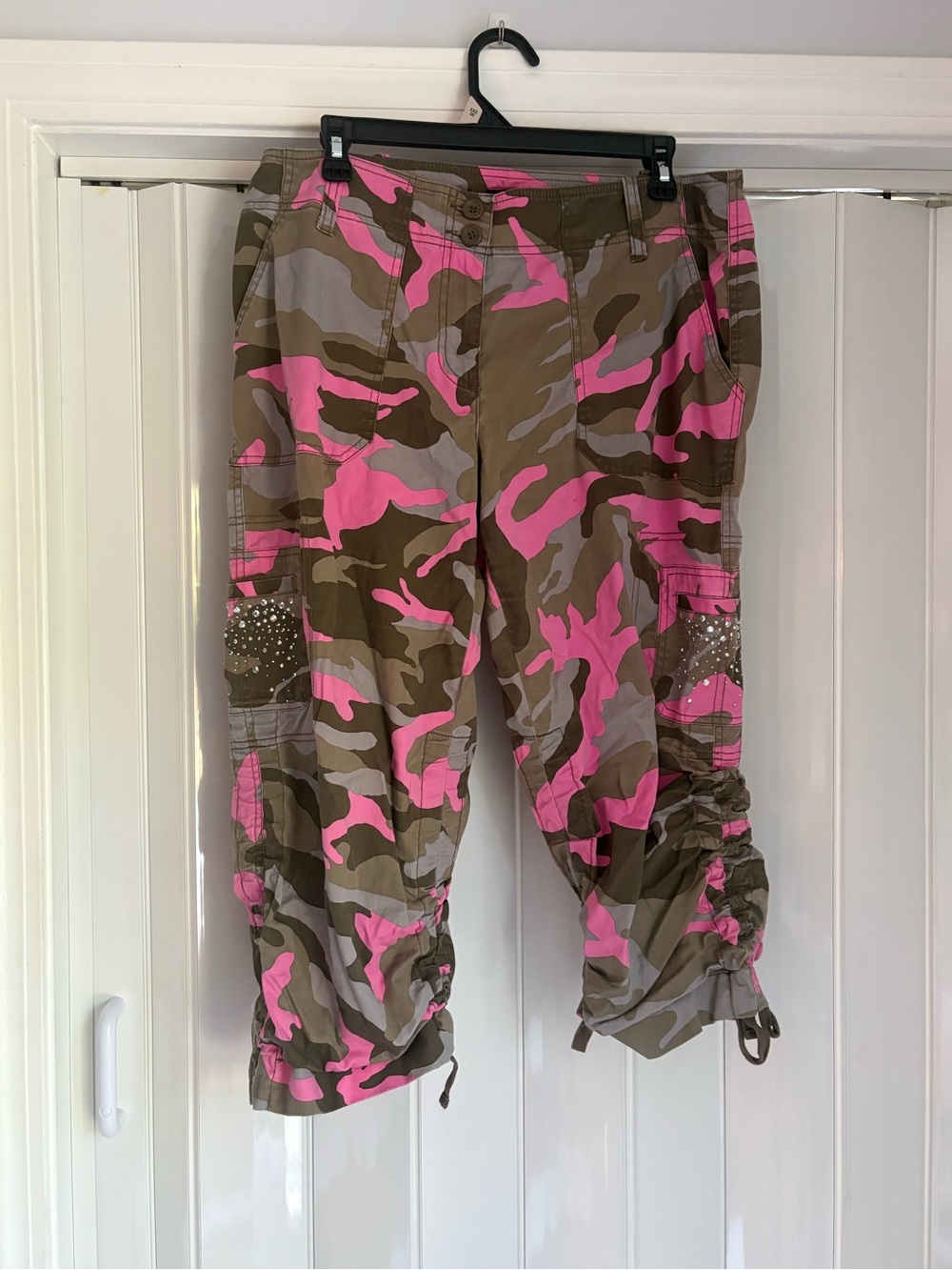 INC International Concepts Pink and Olive Camo Cargo Capris